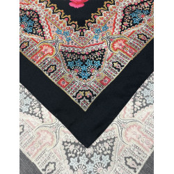 mantón estampado NEGRO