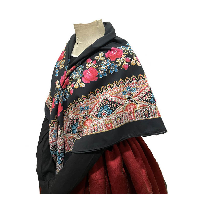 mantón estampado NEGRO