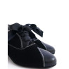 zapatos ante y piel pespunteados