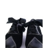 zapatos ante y piel pespunteados