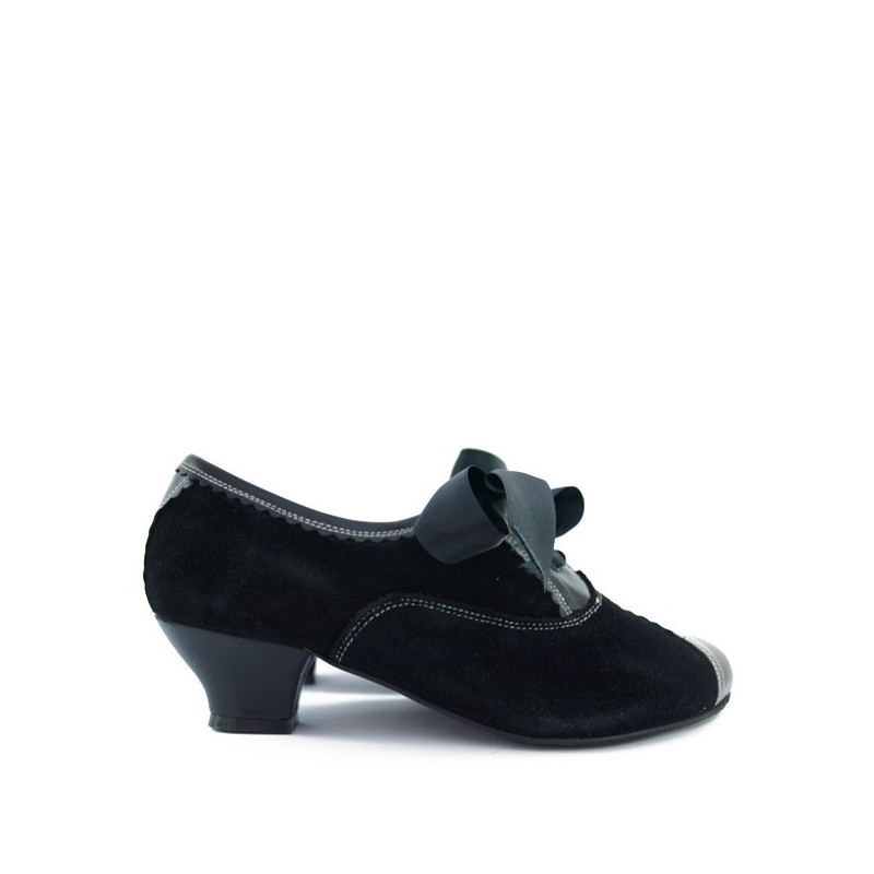 zapatos ante y piel pespunteados