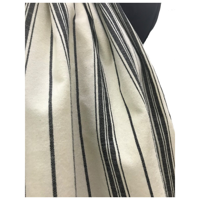 corte de falda blanca raya negra