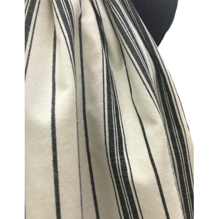 corte de falda blanca raya negra