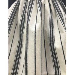 corte de falda blanca raya negra