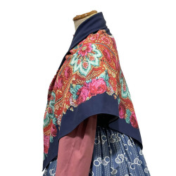 MANTÓN ESTAMAPDO FLORES AZUL MARINO