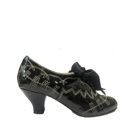 zapato pespuntes charol  tacón alto