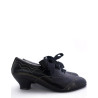 zapato pespuntes  negro tacón bajo