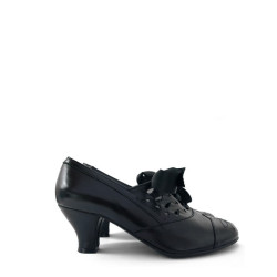 zapato perforado negro tacón alto