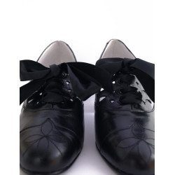 zapato perforado negro tacón alto