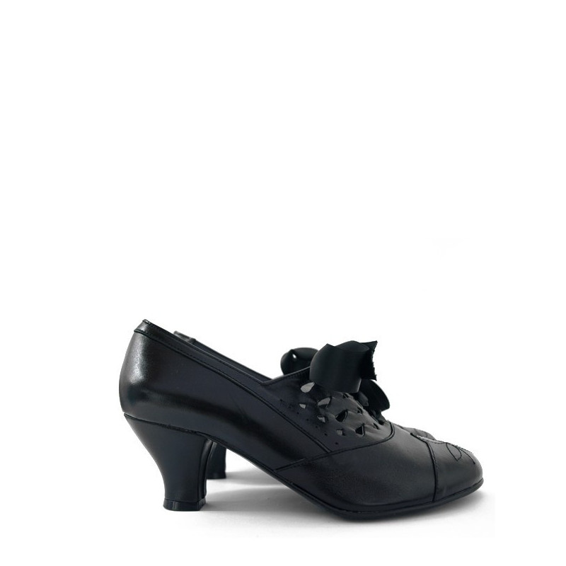 zapato perforado negro tacón alto