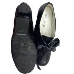 ZAPATO NEGRO TROQUELADO ALTO