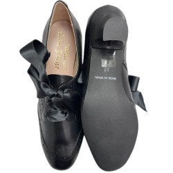 ZAPATO NEGRO TROQUELADO BAJO