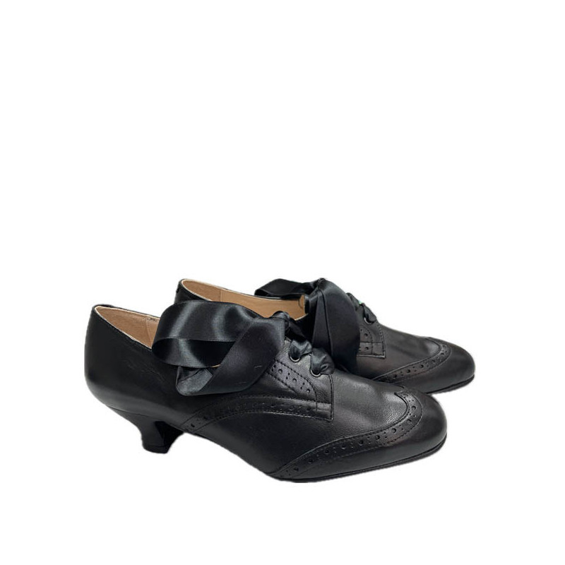 ZAPATO NEGRO TROQUELADO BAJO